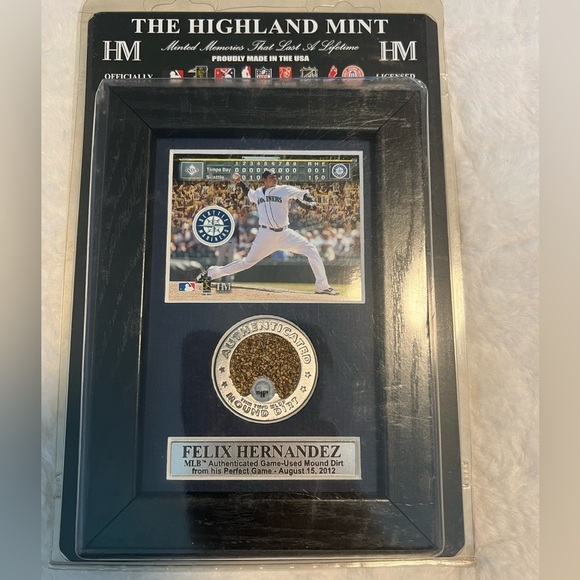 NWT The highland mint Felix Hernandez mounted dirt 2012 from his perfect game - Picture 1 of 4